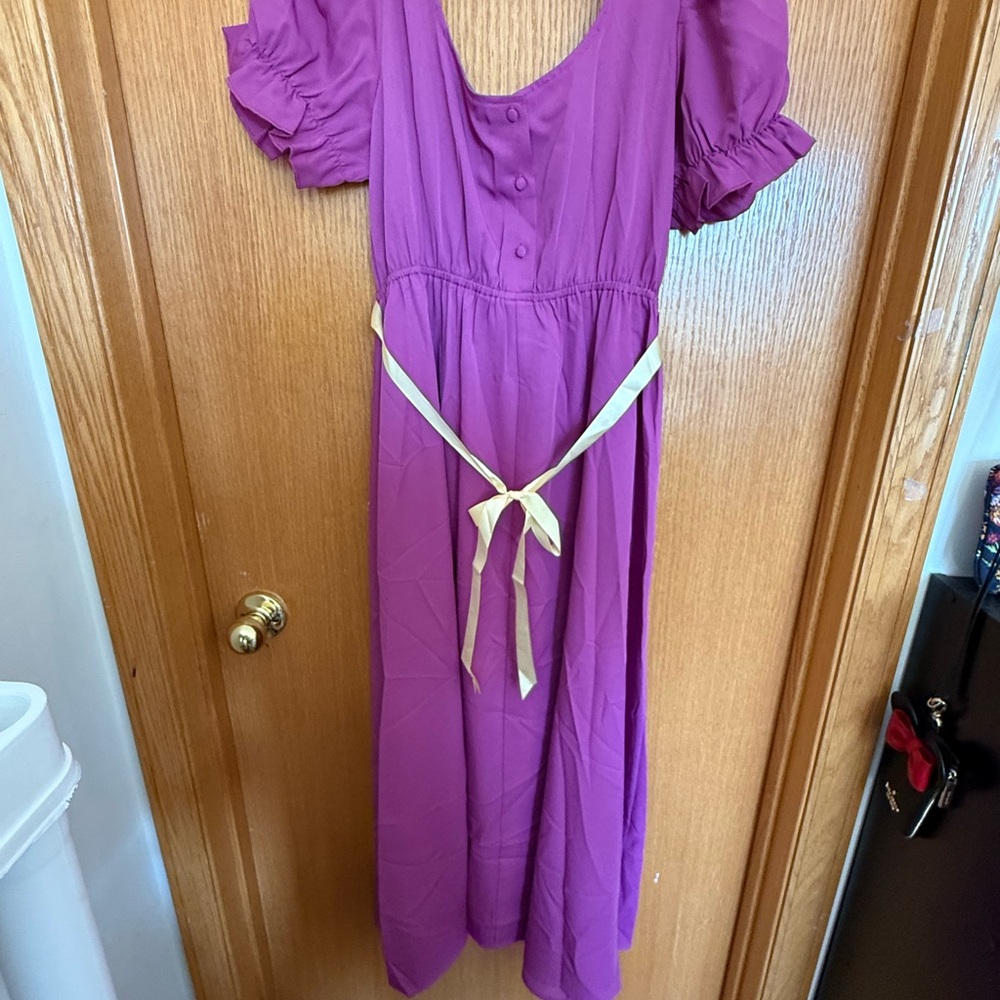 Bridgerton Elegant Purple Maxi Dress with Puffy Sleeves and Gold Bow - Picture 4 of 4